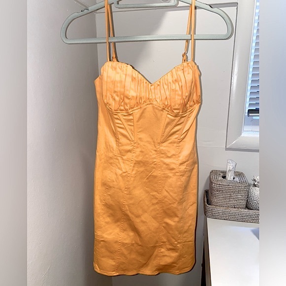 ASTR The Label - Vietta Ruched Mini Dress - Picture 4 of 7